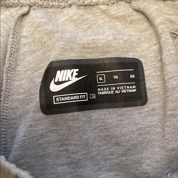 Nike tech fleece joggers - Picture 3 of 3